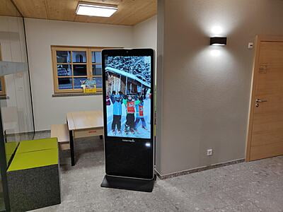 destination.kiosk 49-Zoll INDOOR